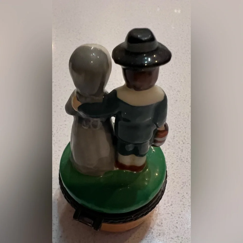 Vintage Pilgrim Porcelain Trinket Box Man Woman‎ With Turkey